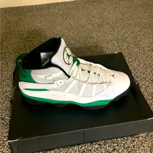 Mens 10.5 Jordan 6 rings lucky green like new